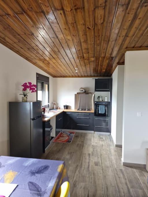 Charment Appartement Avec Vue Sur Mer Petite Île エクステリア 写真