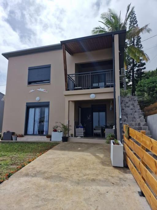 Charment Appartement Avec Vue Sur Mer Petite Île エクステリア 写真