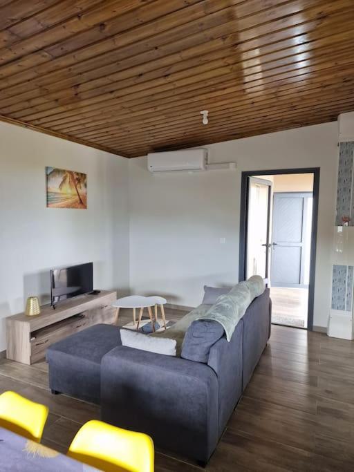 Charment Appartement Avec Vue Sur Mer Petite Île エクステリア 写真